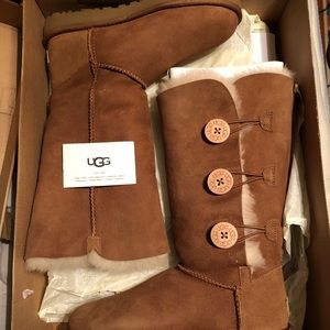 COPY - UGG Bailey Button Triplett